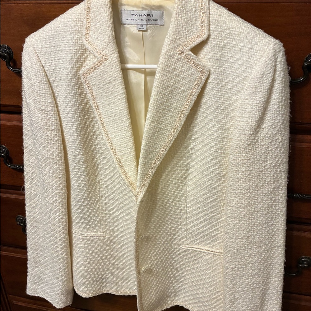 Tahari Women's Elegant Cream Blazer